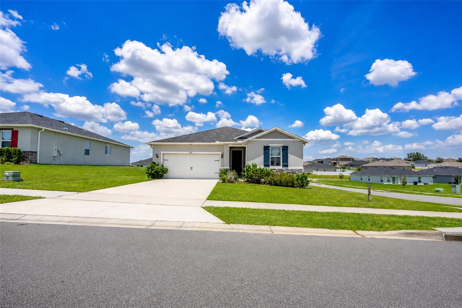 Listing photo 2 for 3349 Pink Oleander Ave