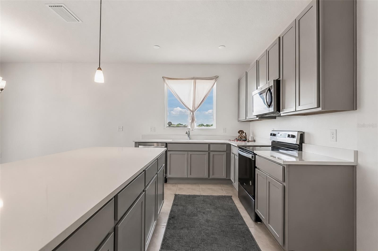Listing photo 3 for 3349 Pink Oleander Ave