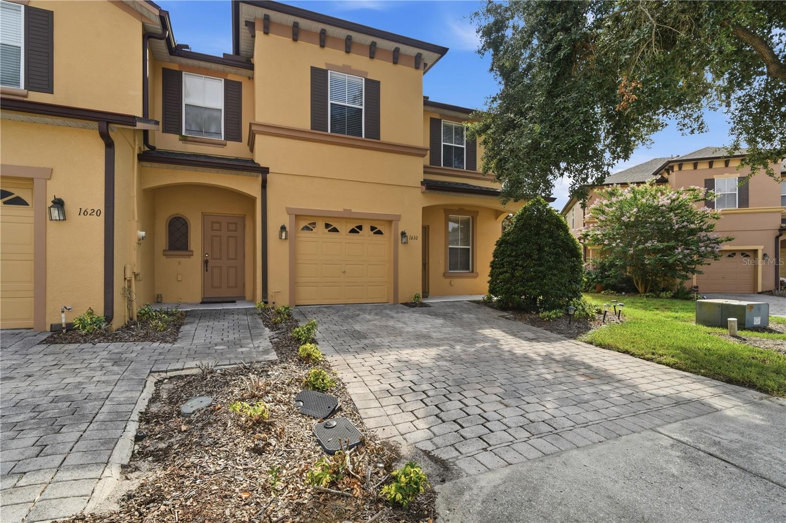 1610 RETREAT VIEW CIRCLE