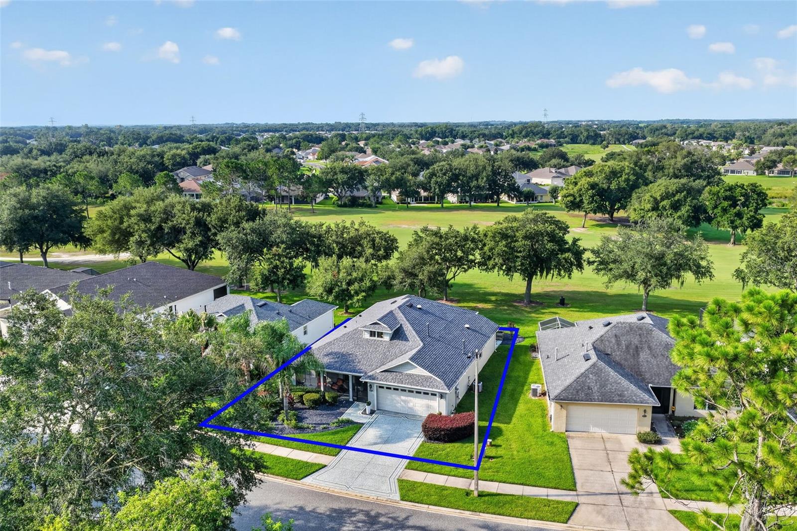 Listing photo 3 for 26860 White Plains Way