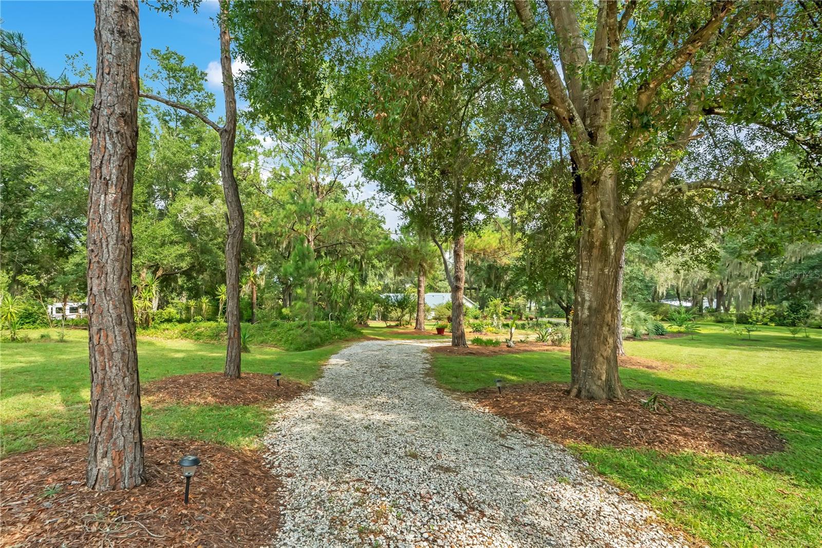 Listing photo 1 for 41832 Carrie Ln