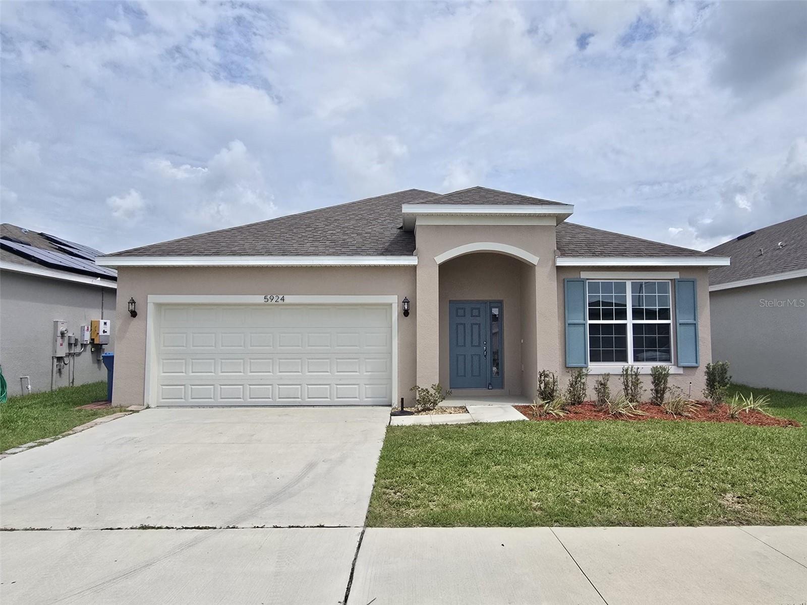 Listing photo 1 for 5924 Catamaran Ave