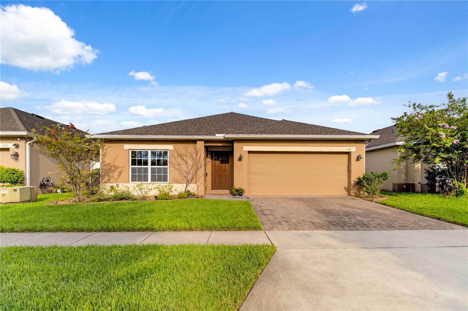 Listing photo 3 for 125 Williamson Dr