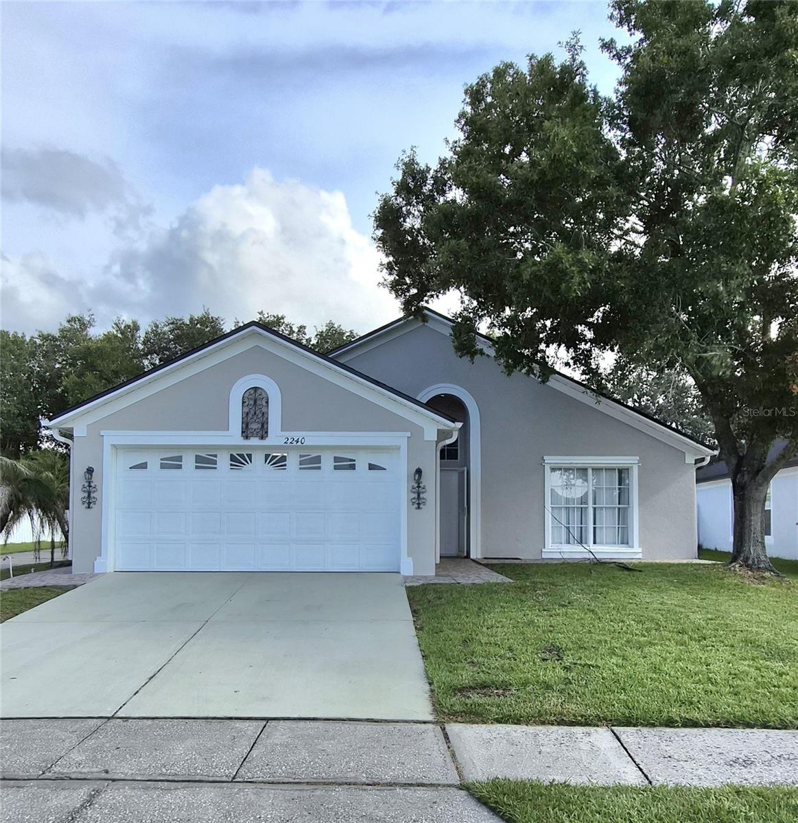 2240 STONEHEDGE LOOP