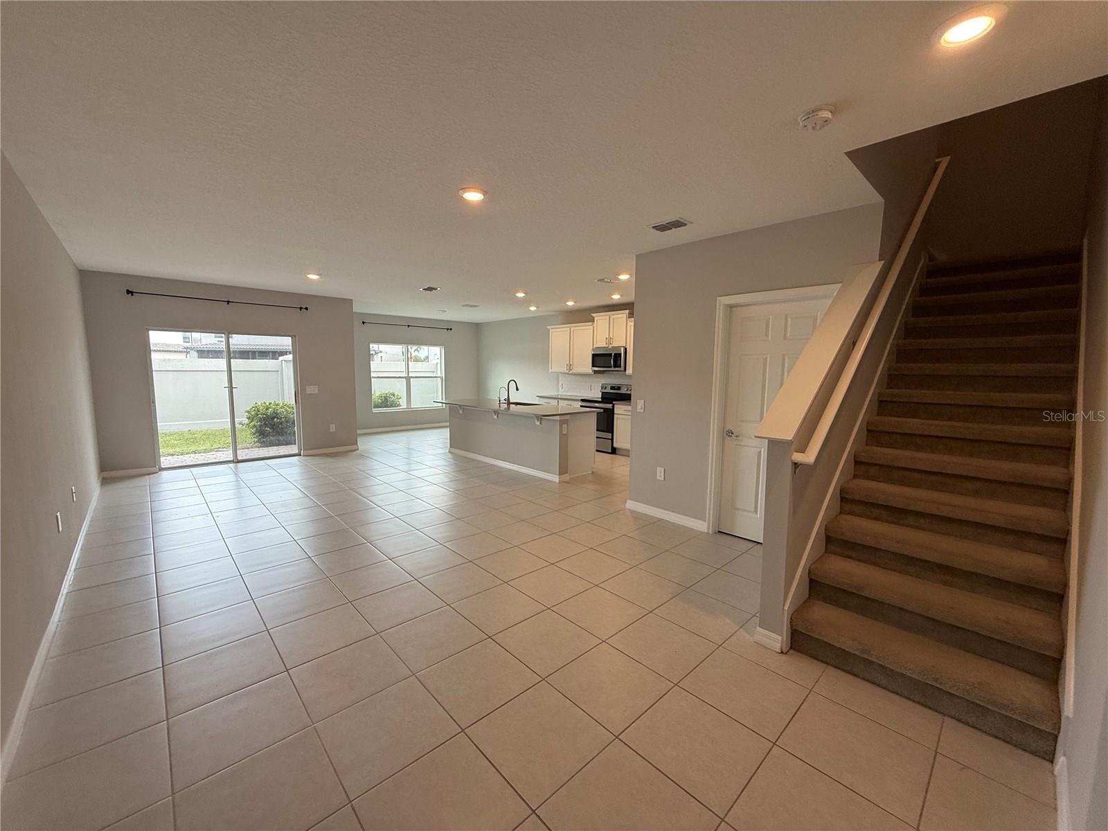Listing photo 3 for 3363 Bellezza Ct
