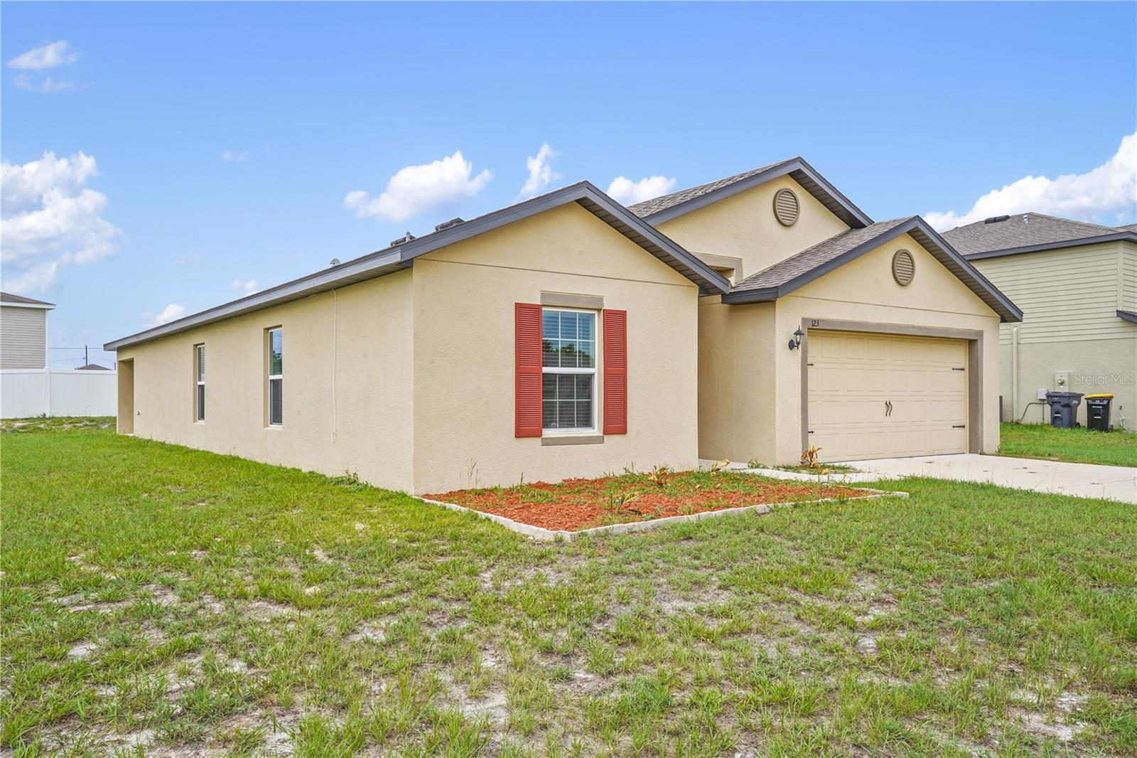 Listing photo 3 for 123 Violet Ct