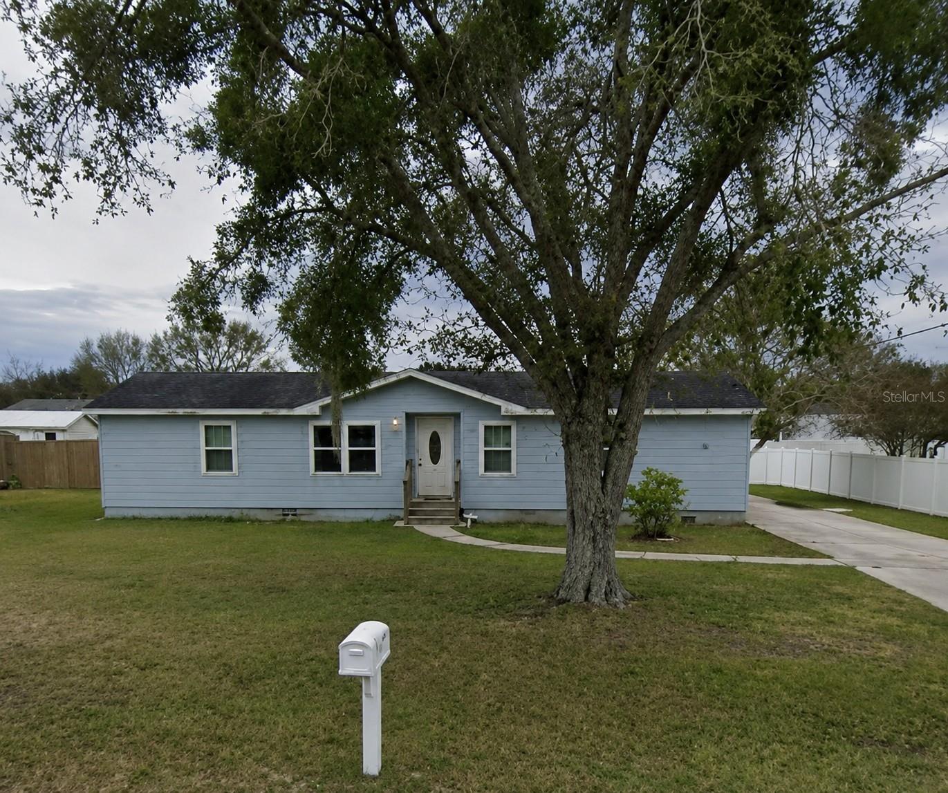 Listing photo 2 for 4416 Meadow Ridge Ave