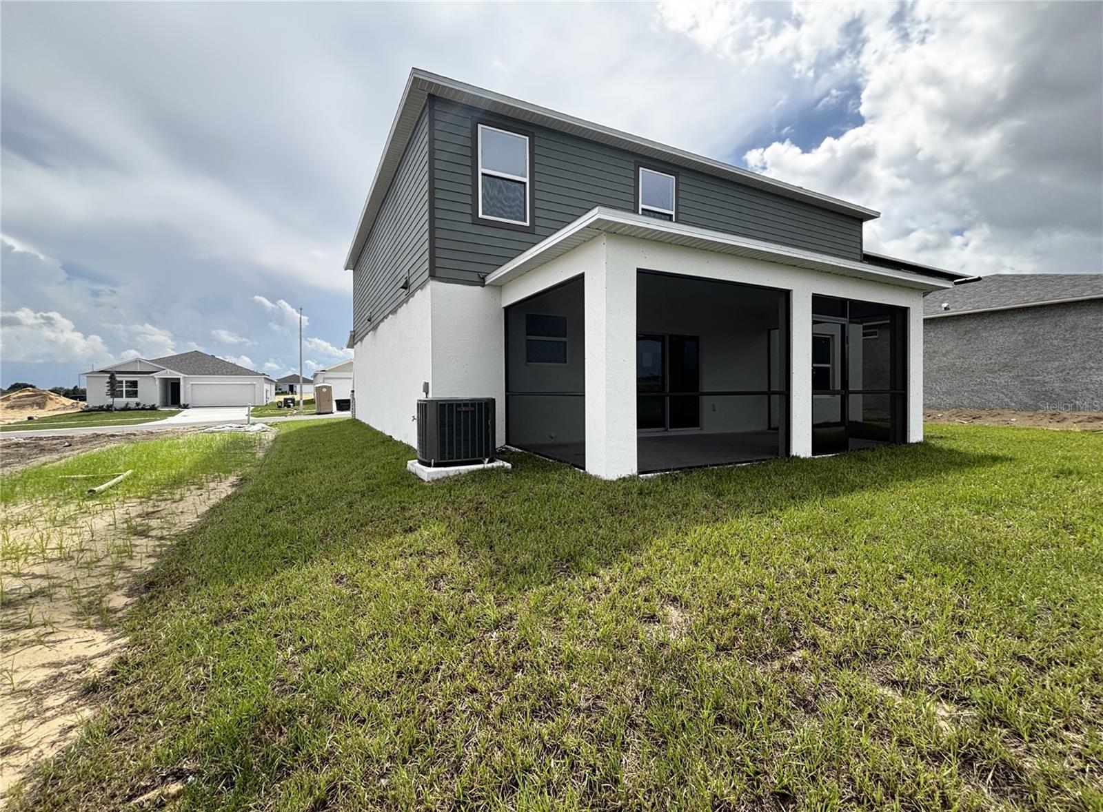 Listing photo 2 for 621 Broadoak Dr