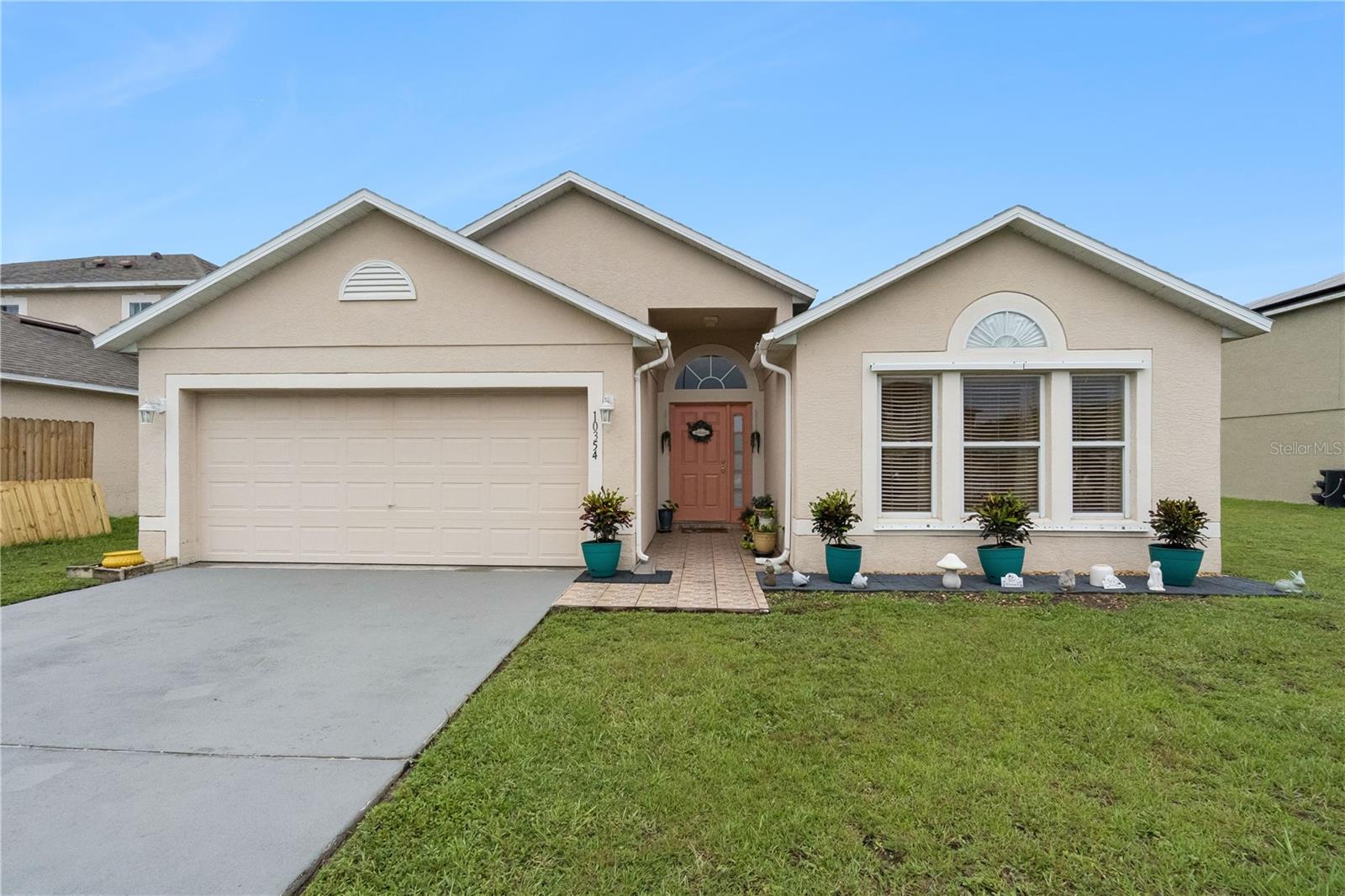 Listing photo for 10354 Laxton St
