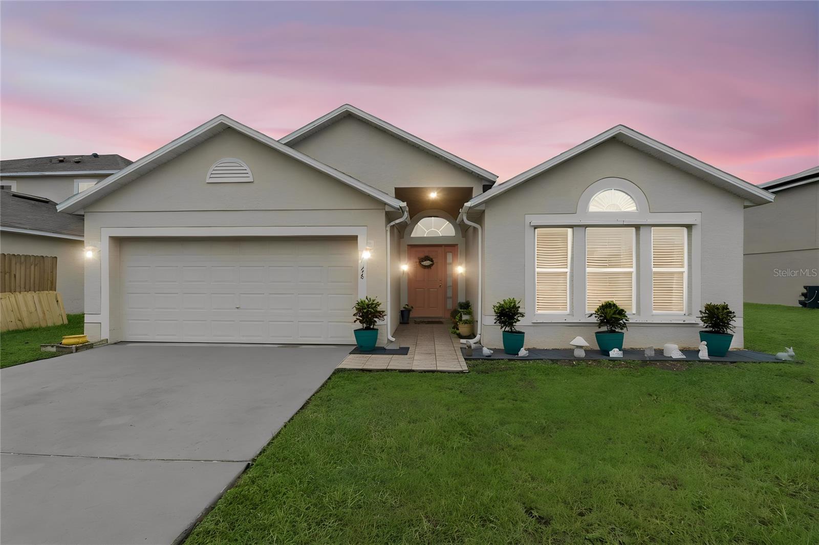 Listing photo 2 for 10354 Laxton St