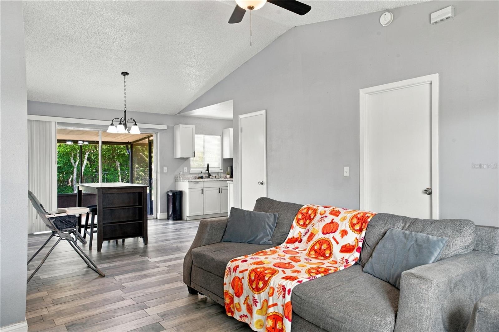 Listing photo 2 for 135 Veracruz Ave