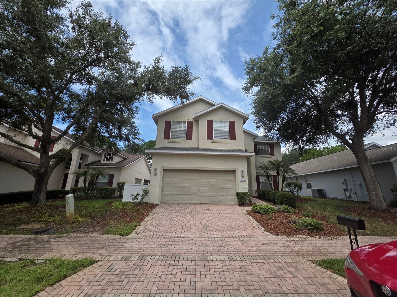 Listing photo 3 for 143 E Windsor Pl