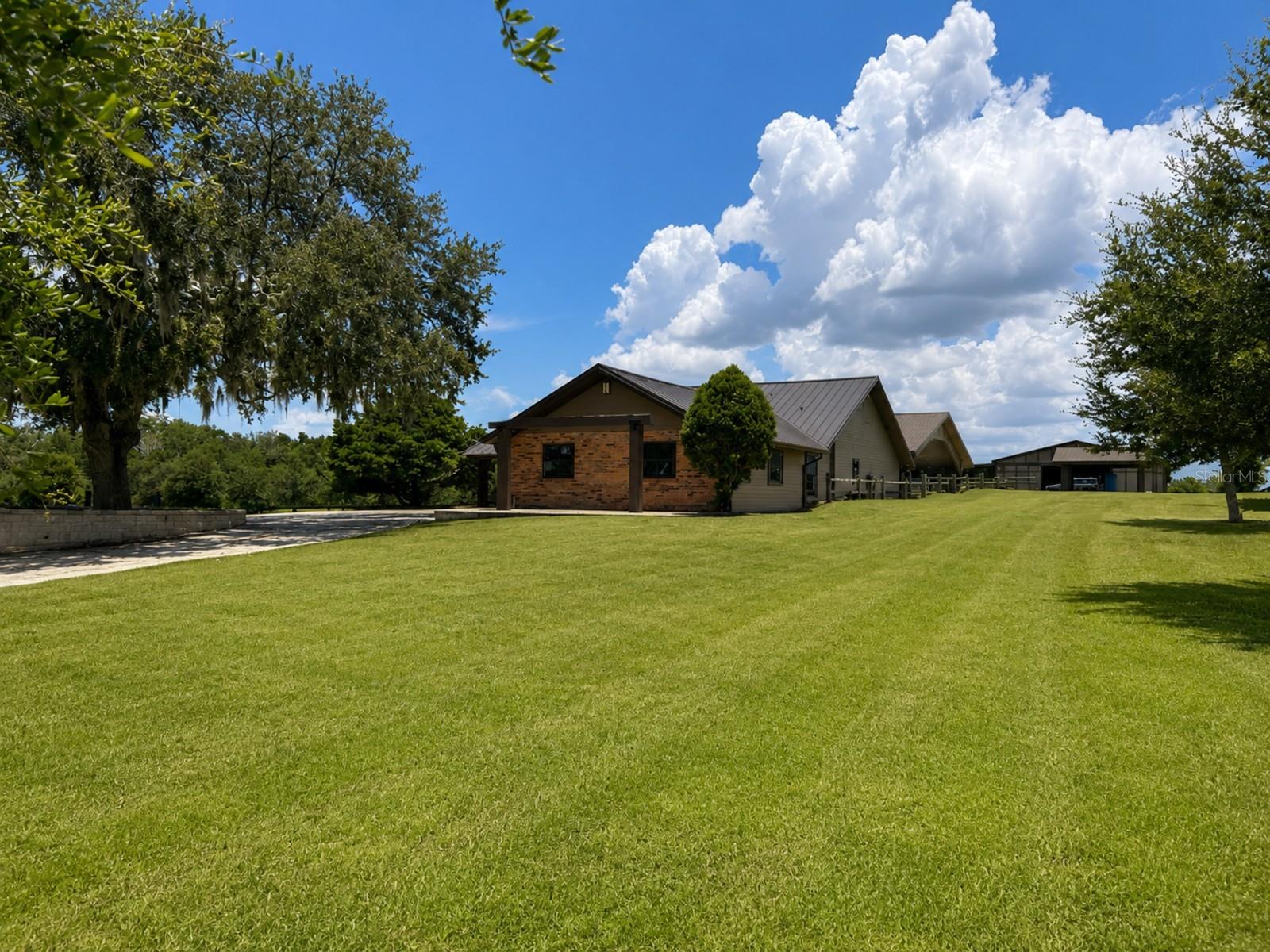 Listing photo 2 for 6820 County Road 561