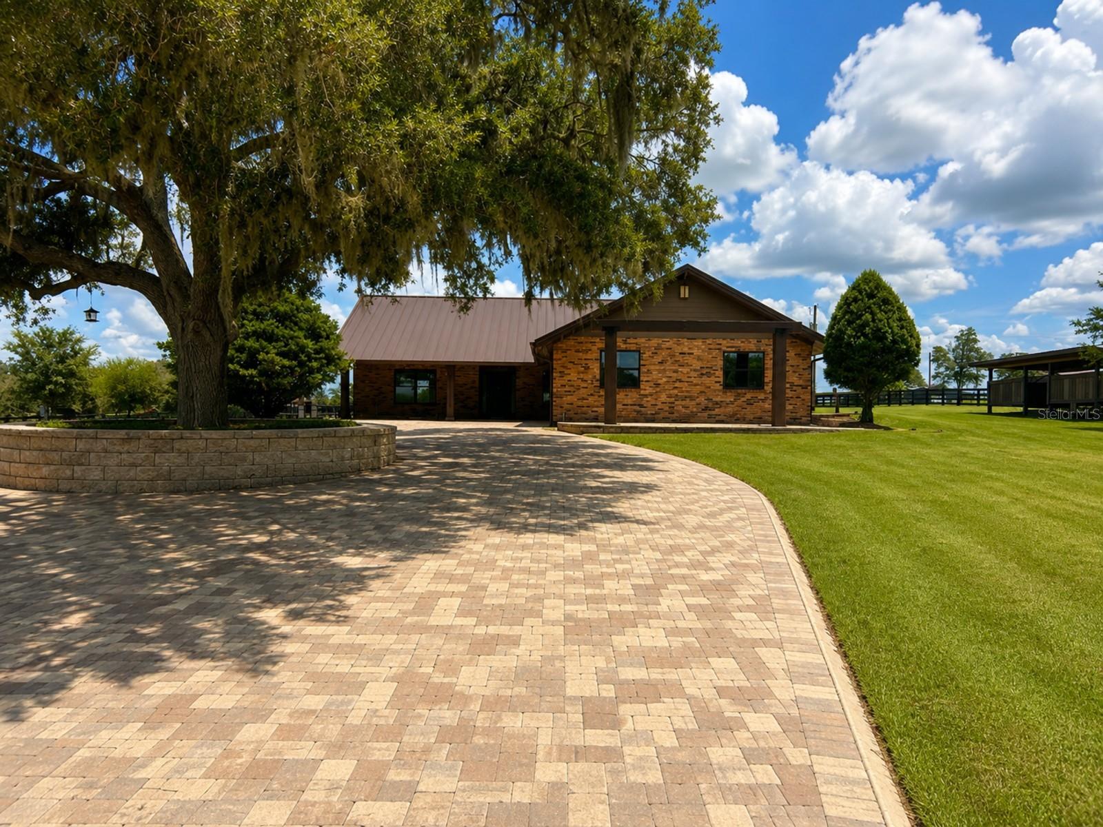 Listing photo 3 for 6820 County Road 561