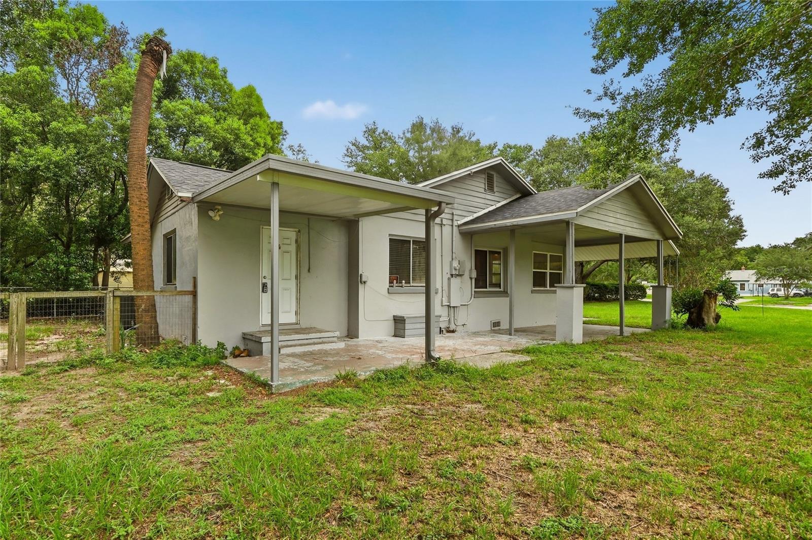 Listing photo 1 for 730 Westover Pkwy