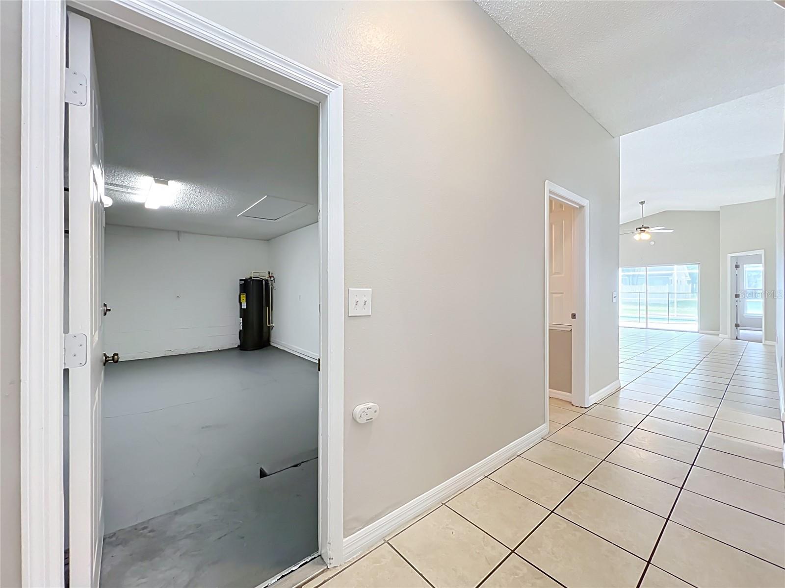 Listing photo 2 for 1005 Winding Water Way