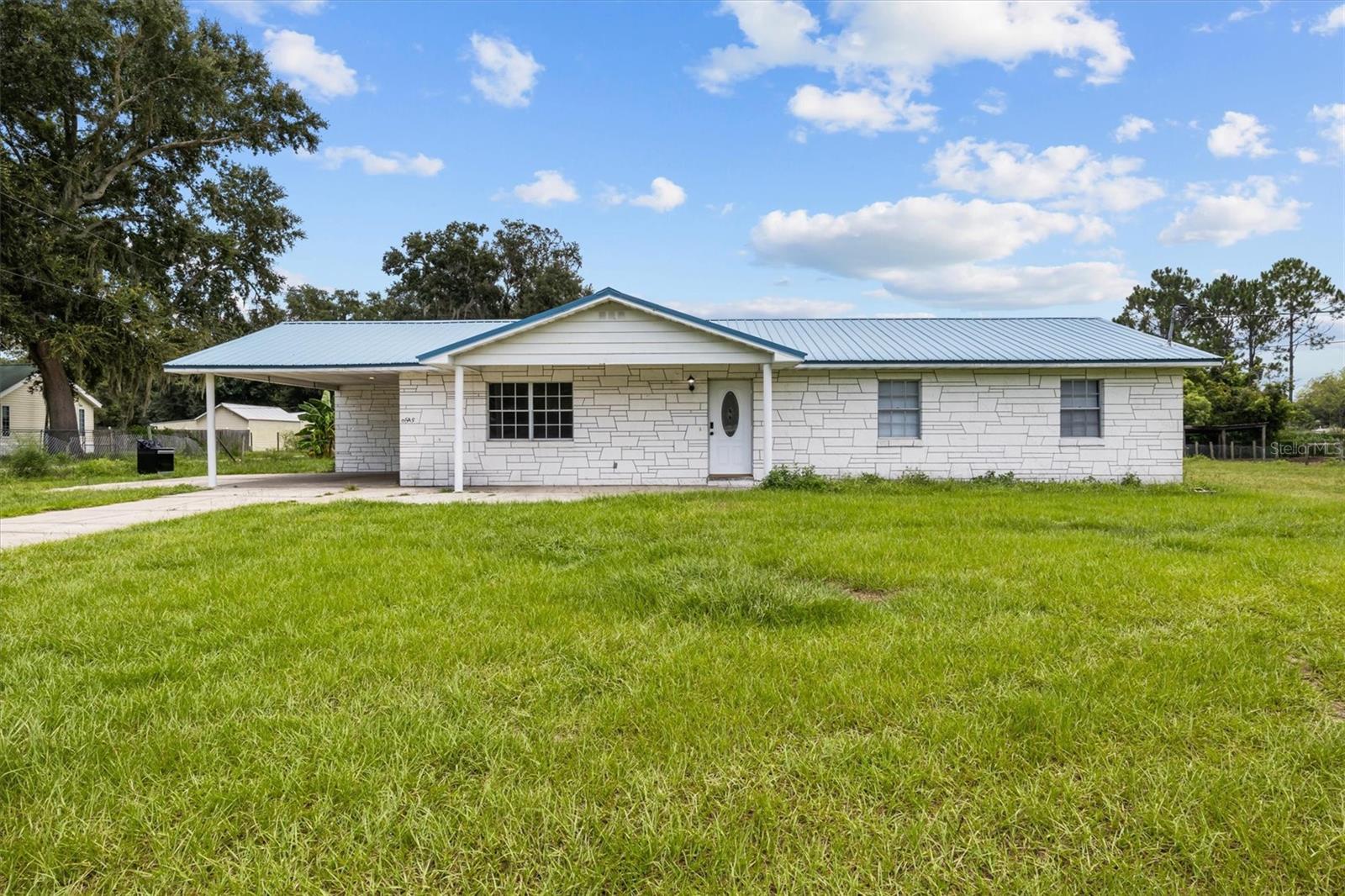 Listing photo 1 for 9545 State Road 33 N