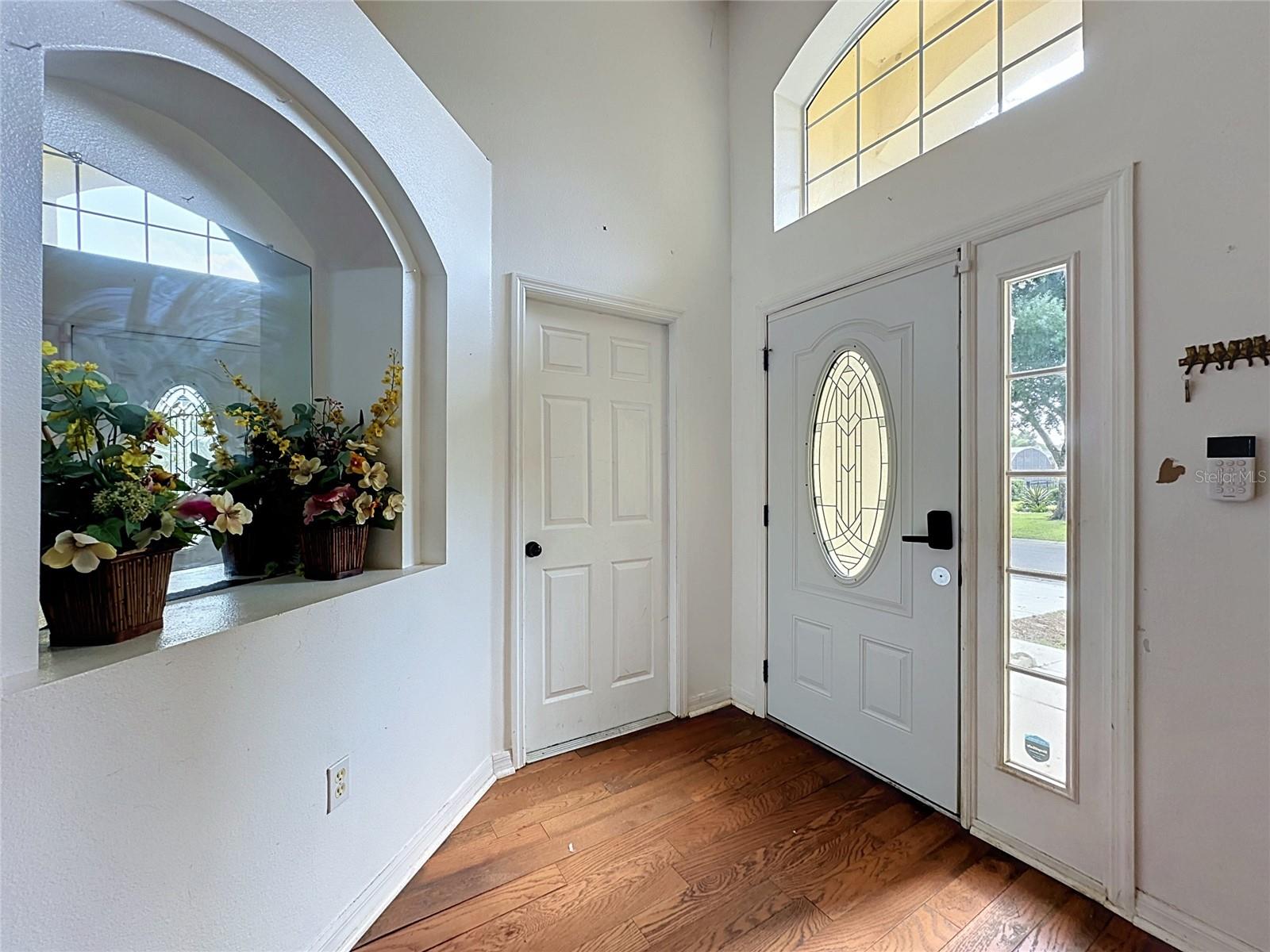 Listing photo 3 for 3122 Montserrat Way