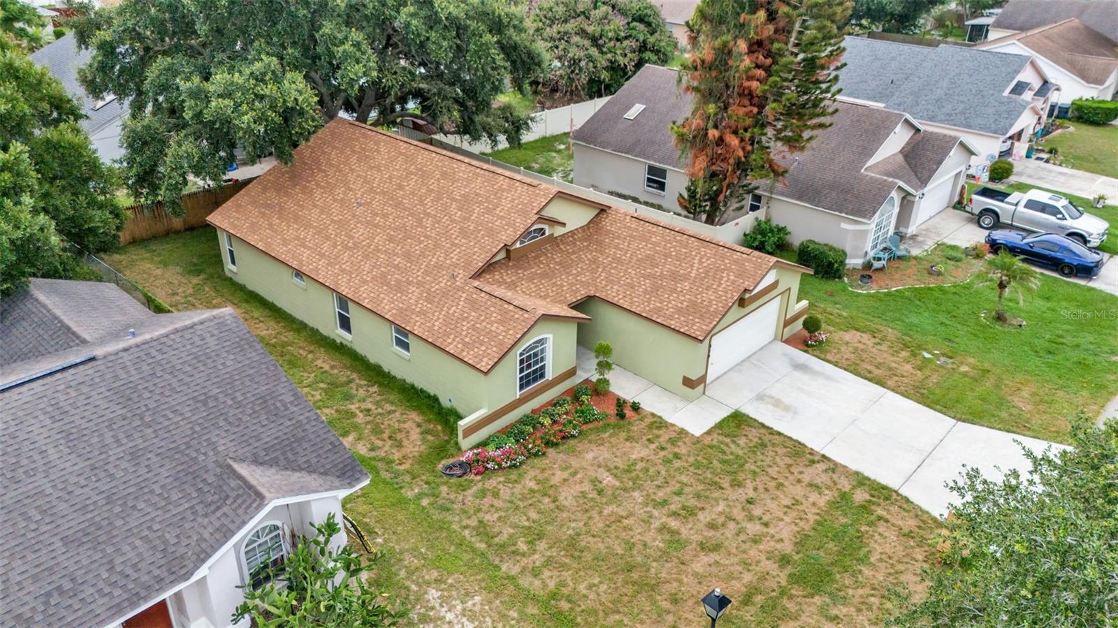 Listing photo 1 for 419 Saint Anns Dr