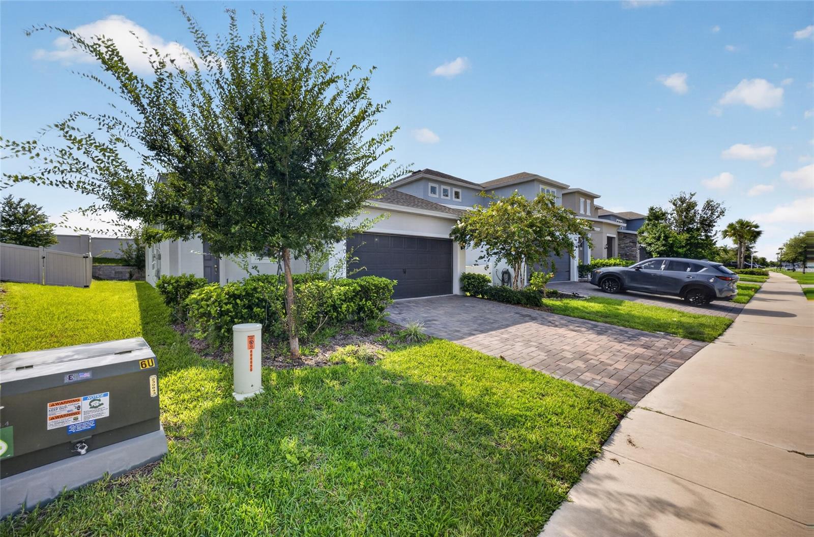 Listing photo 3 for 4406 Davos Dr