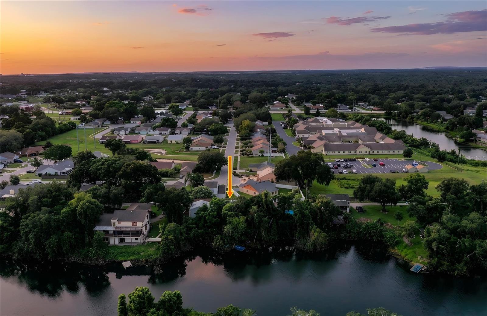 Listing photo 3 for 950 Lake Cove Trl