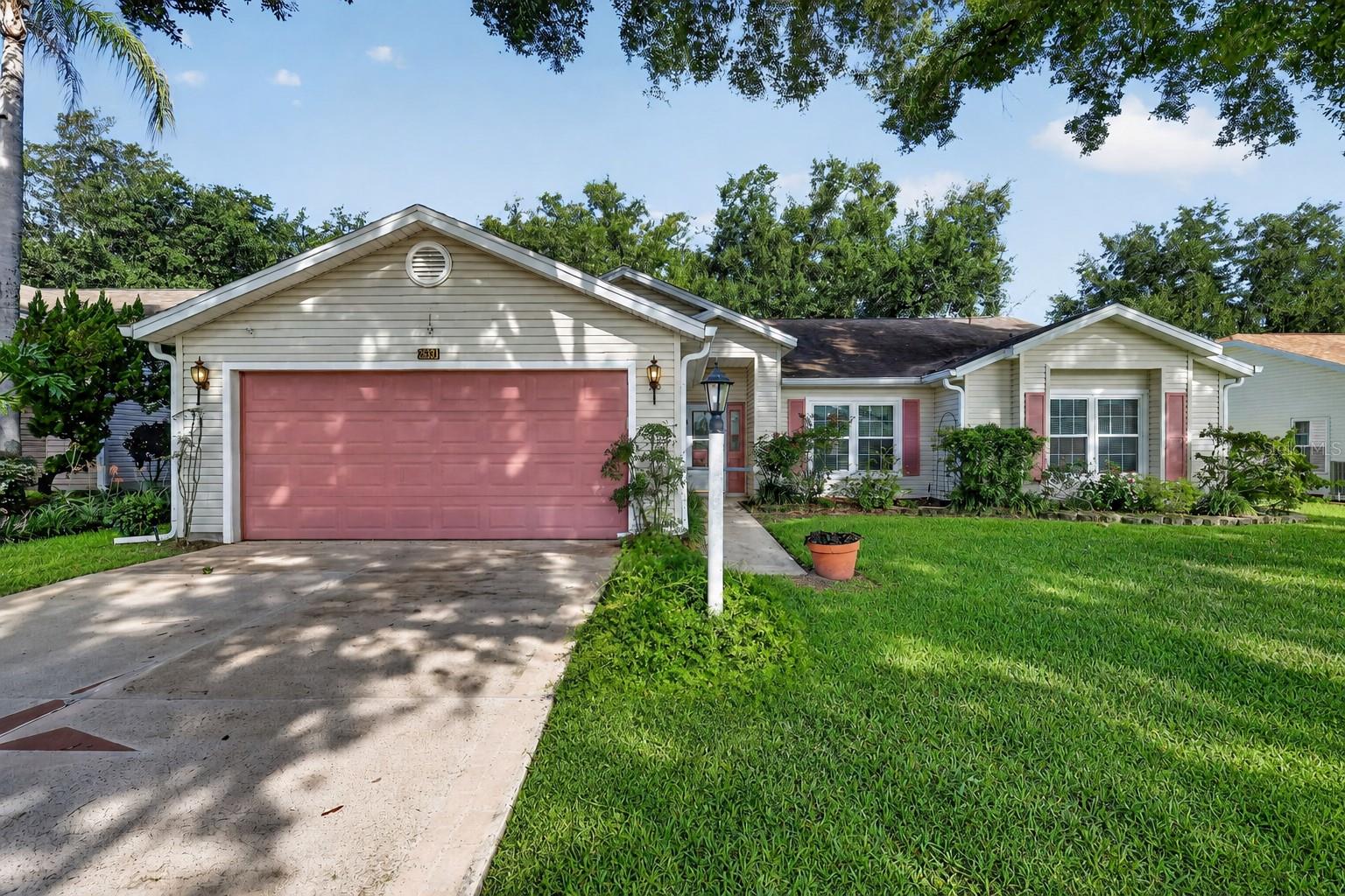 Listing photo 1 for 25333 River Crest Dr