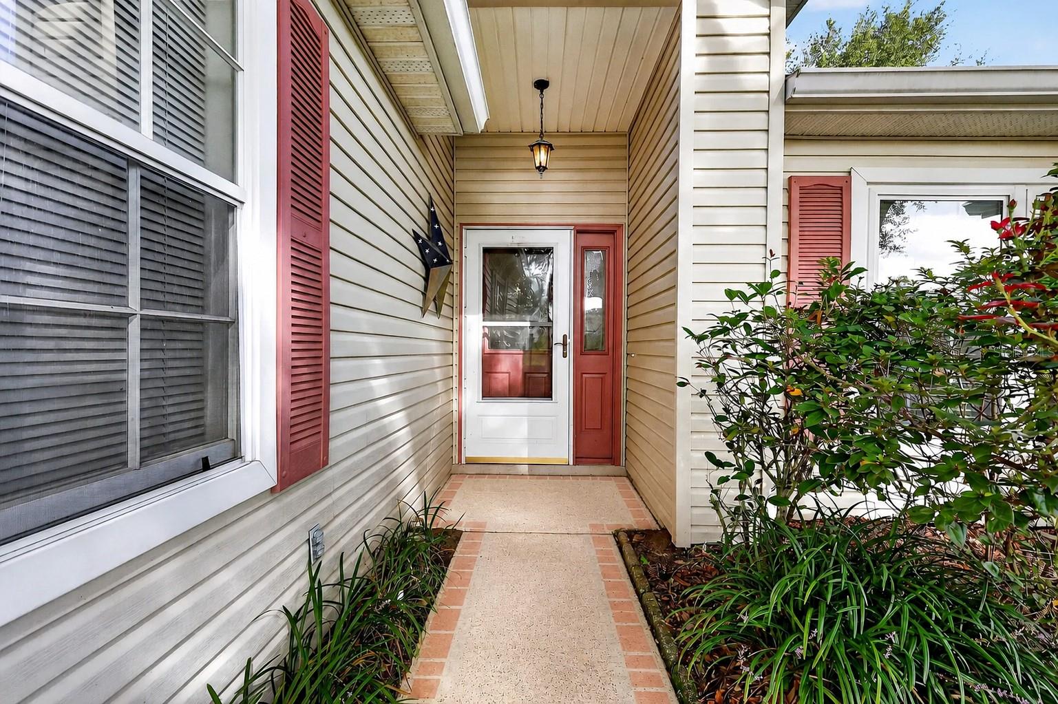 Listing photo 2 for 25333 River Crest Dr
