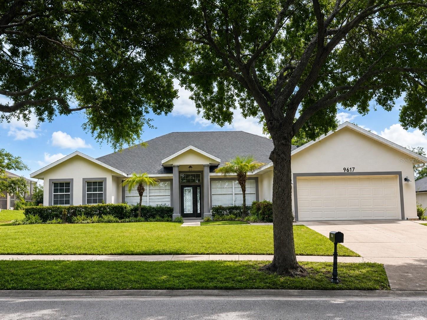 Listing photo 2 for 9617 Spring Lake Dr