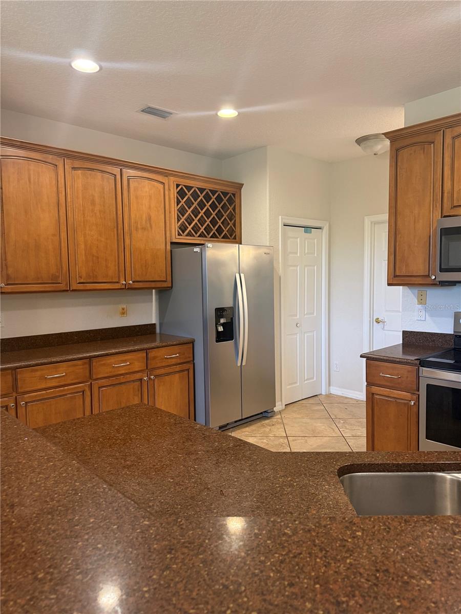 Listing photo 3 for 9617 Spring Lake Dr