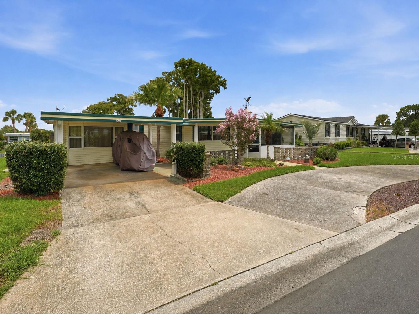 Listing photo 3 for 928 Morningview Dr