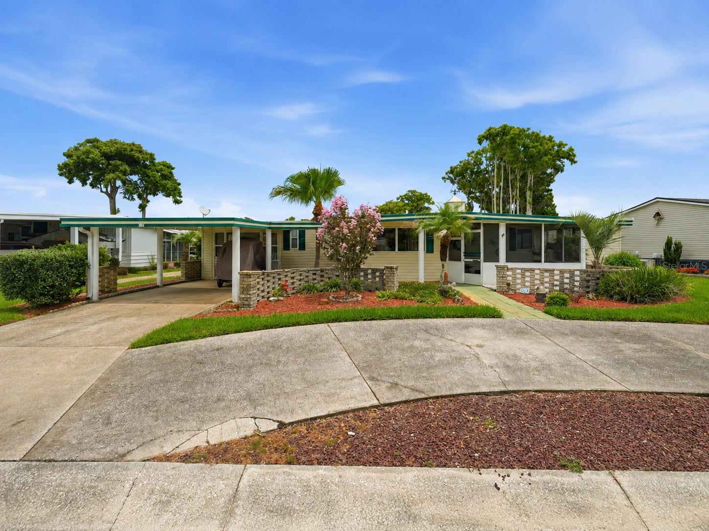 Listing photo 1 for 928 Morningview Dr