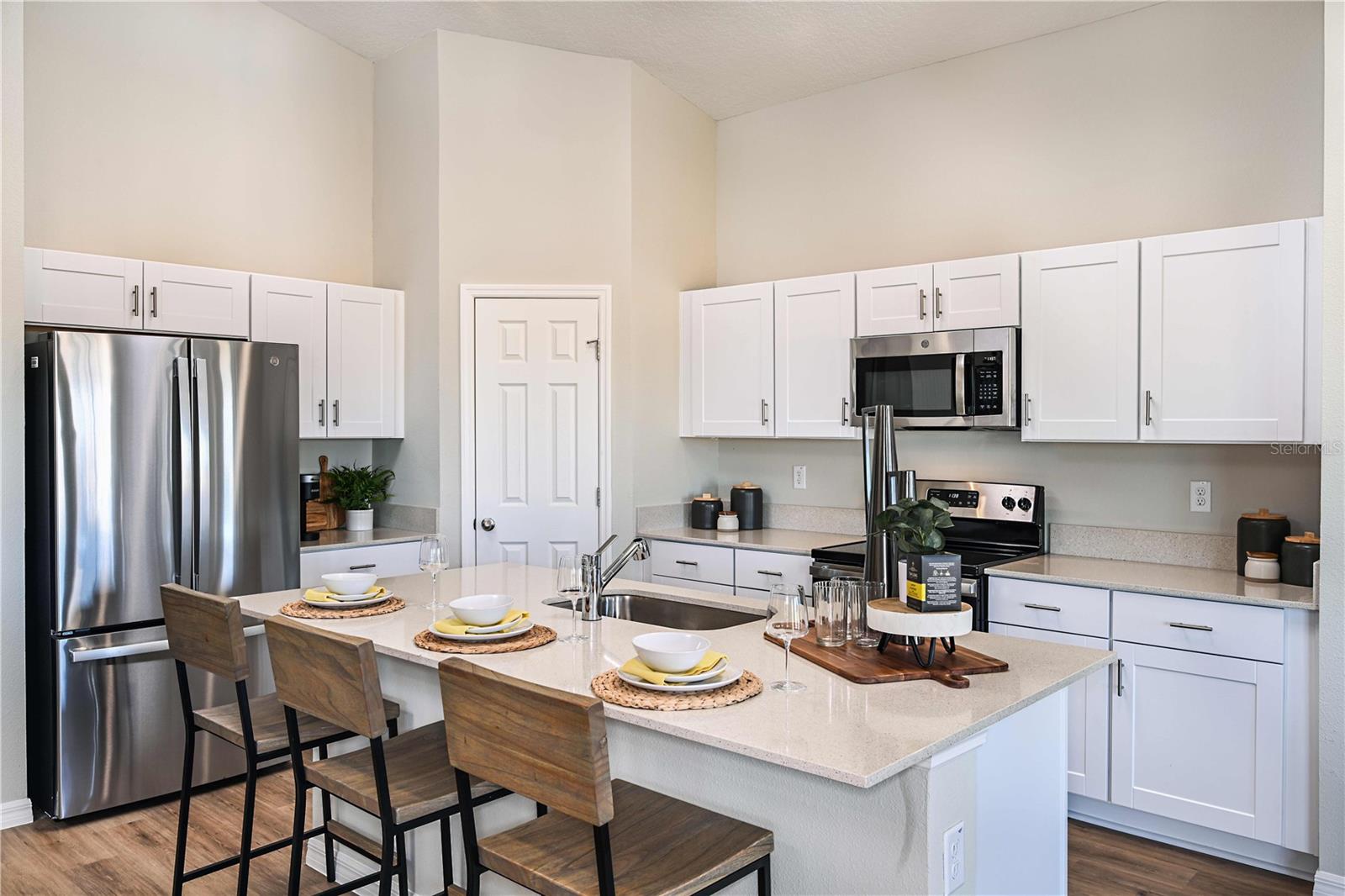 Listing photo 2 for 4184 River Beacon Blvd