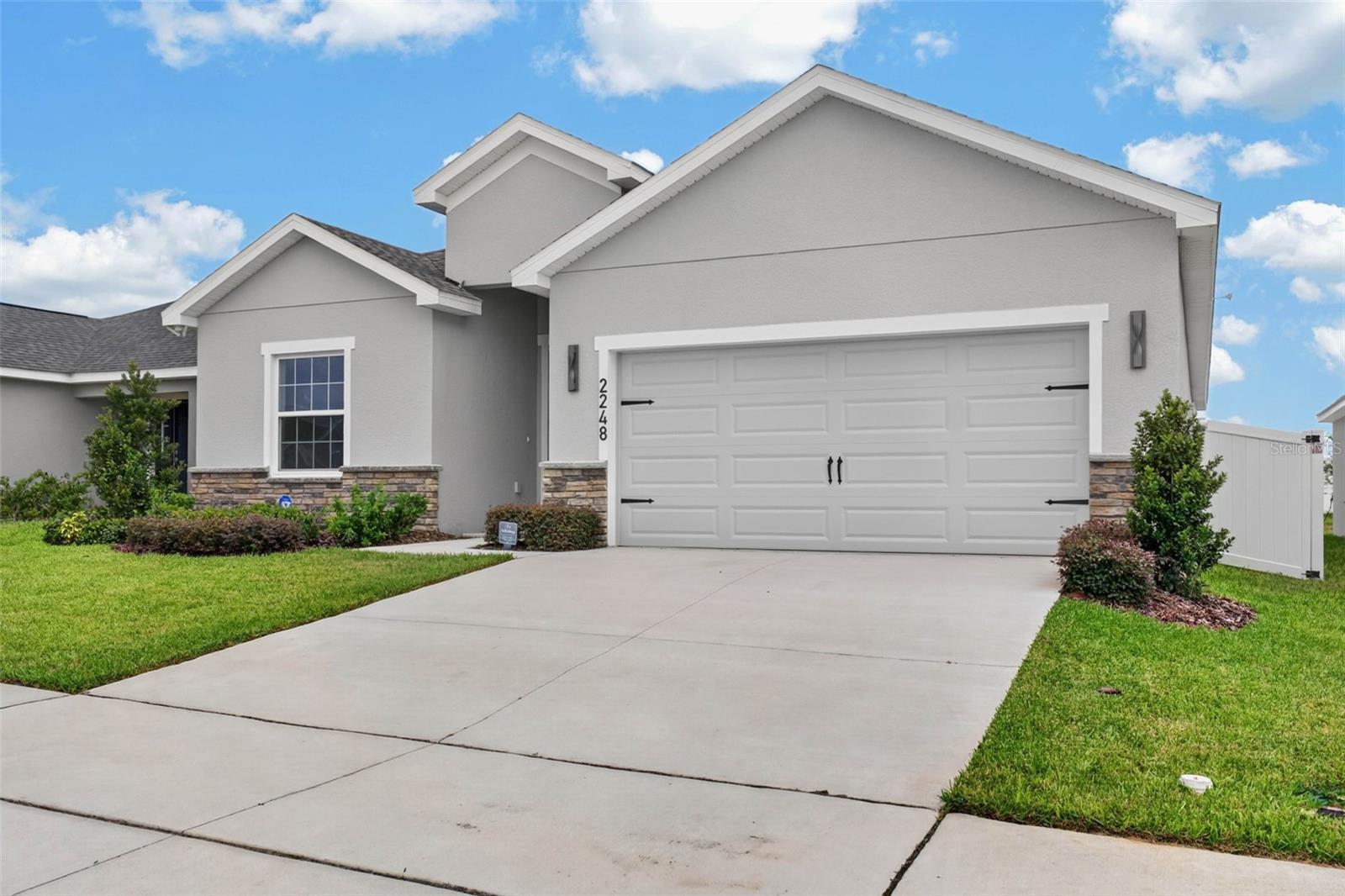 Listing photo 3 for 2248 Orchid Dr