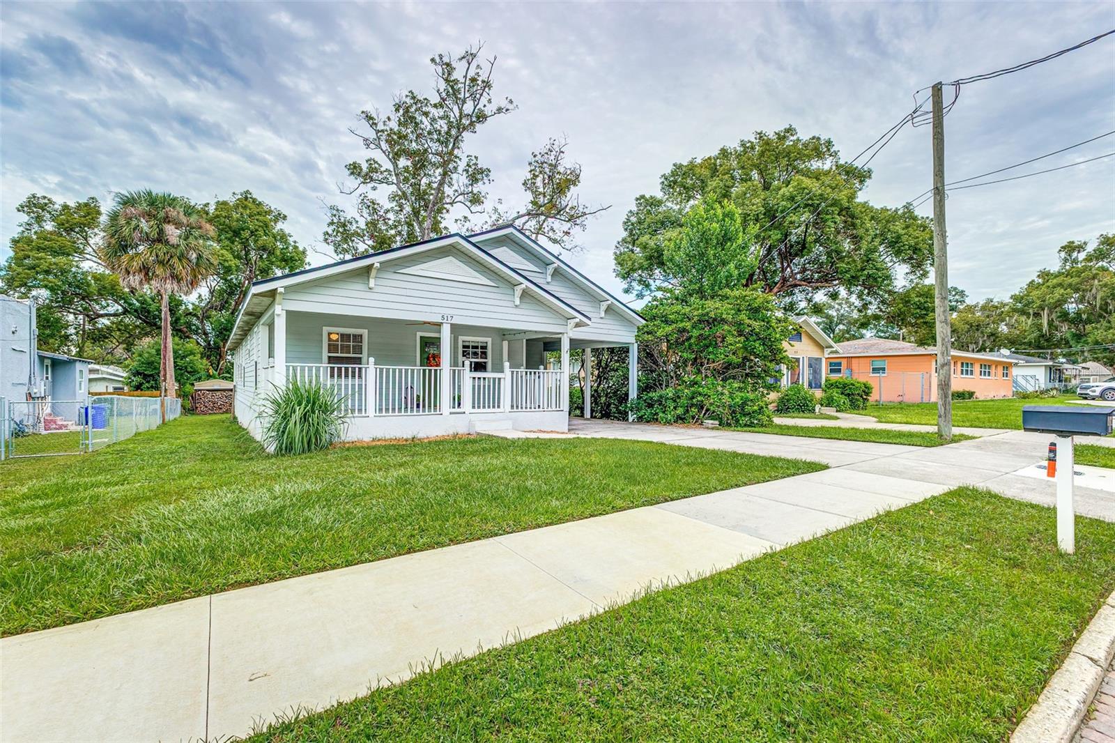 Listing photo 2 for 517 W Patterson St