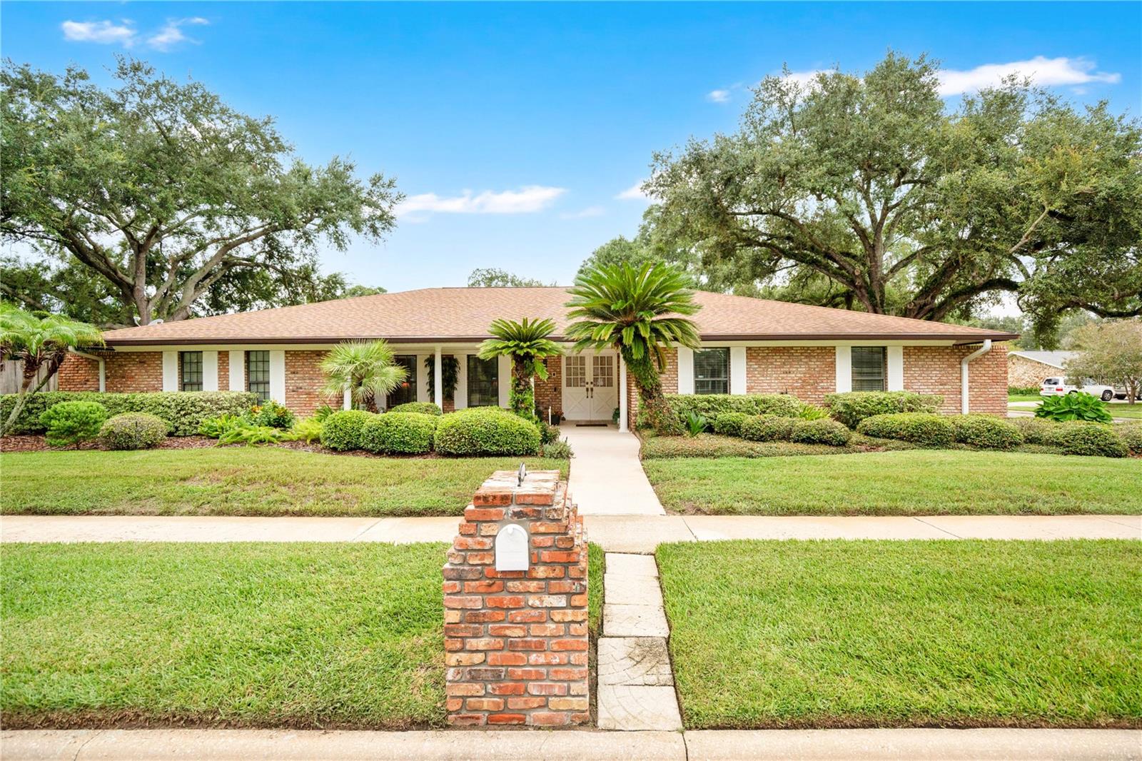 231 WHITE OAK CIRCLE