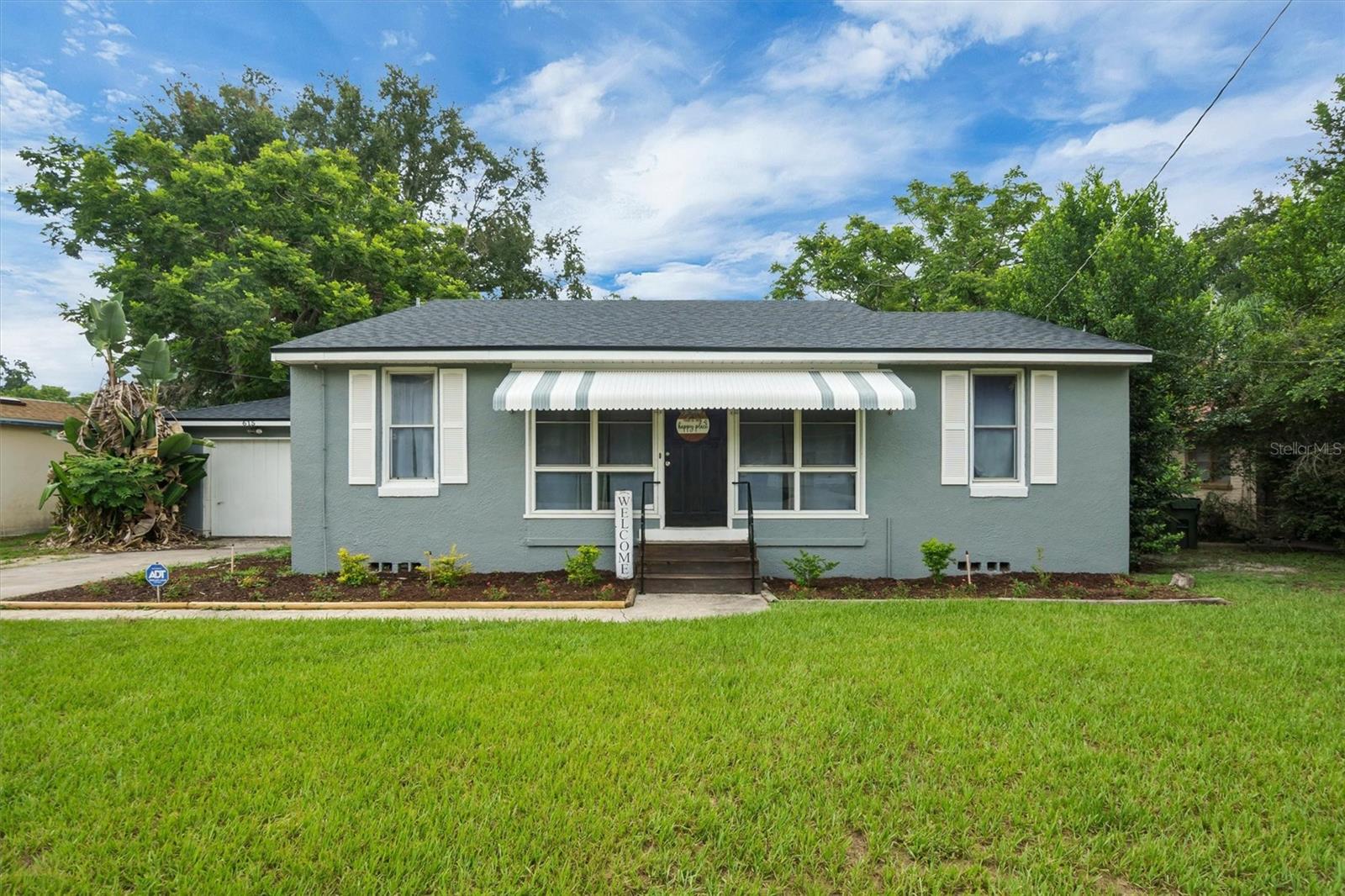 Listing photo 1 for 615 Avenue A Ne