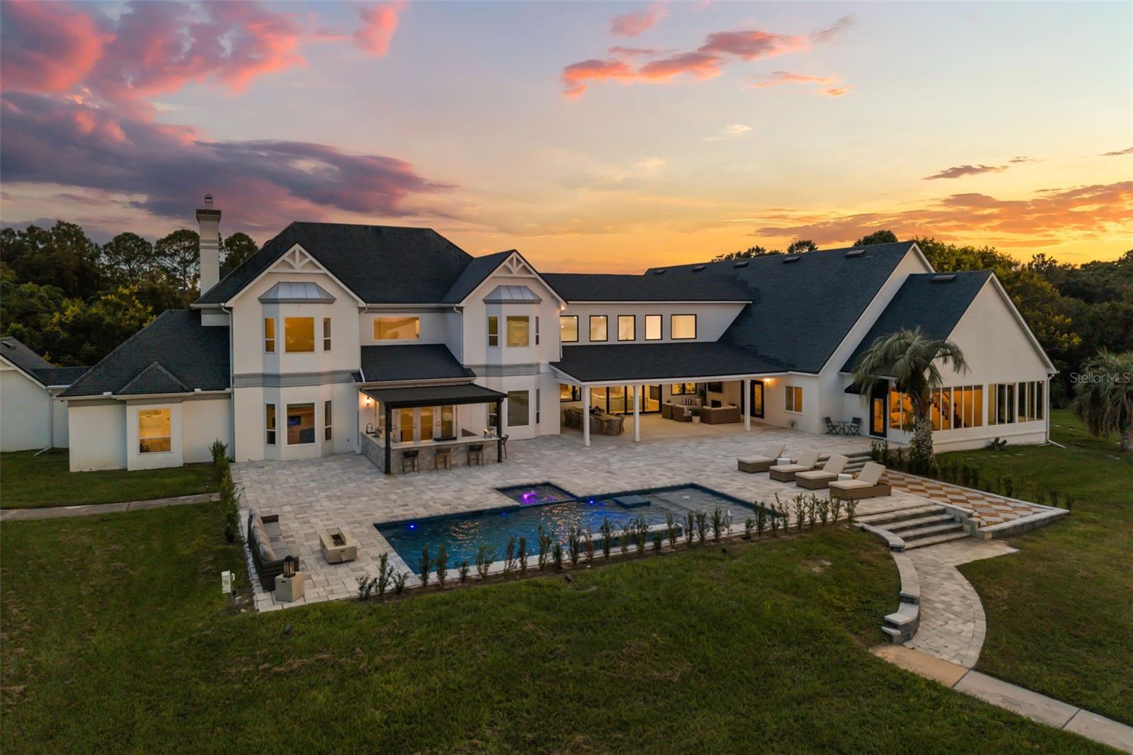 Listing photo 3 for 7703 Sadler Rd