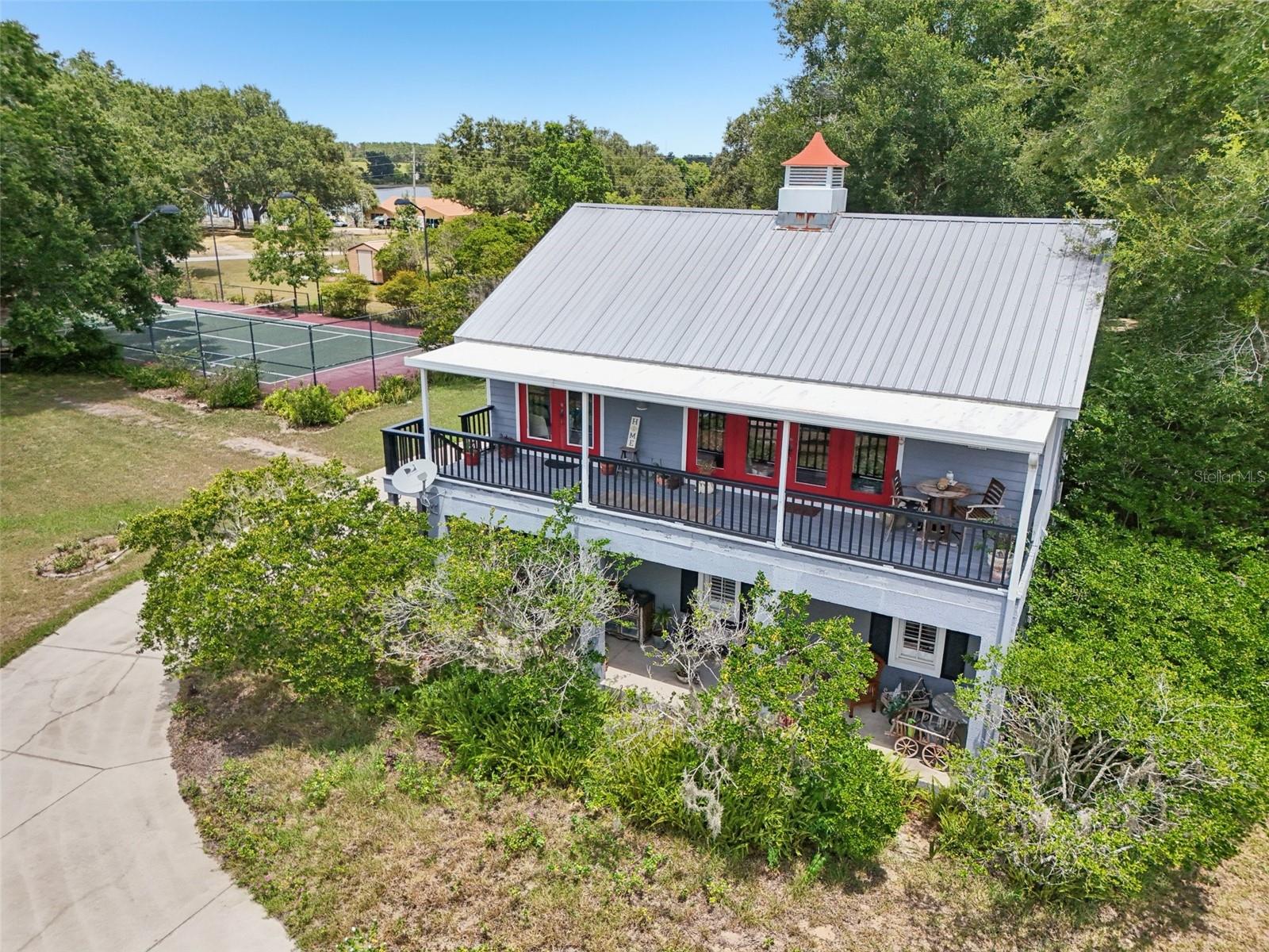 Listing photo 3 for 18249 Rose St