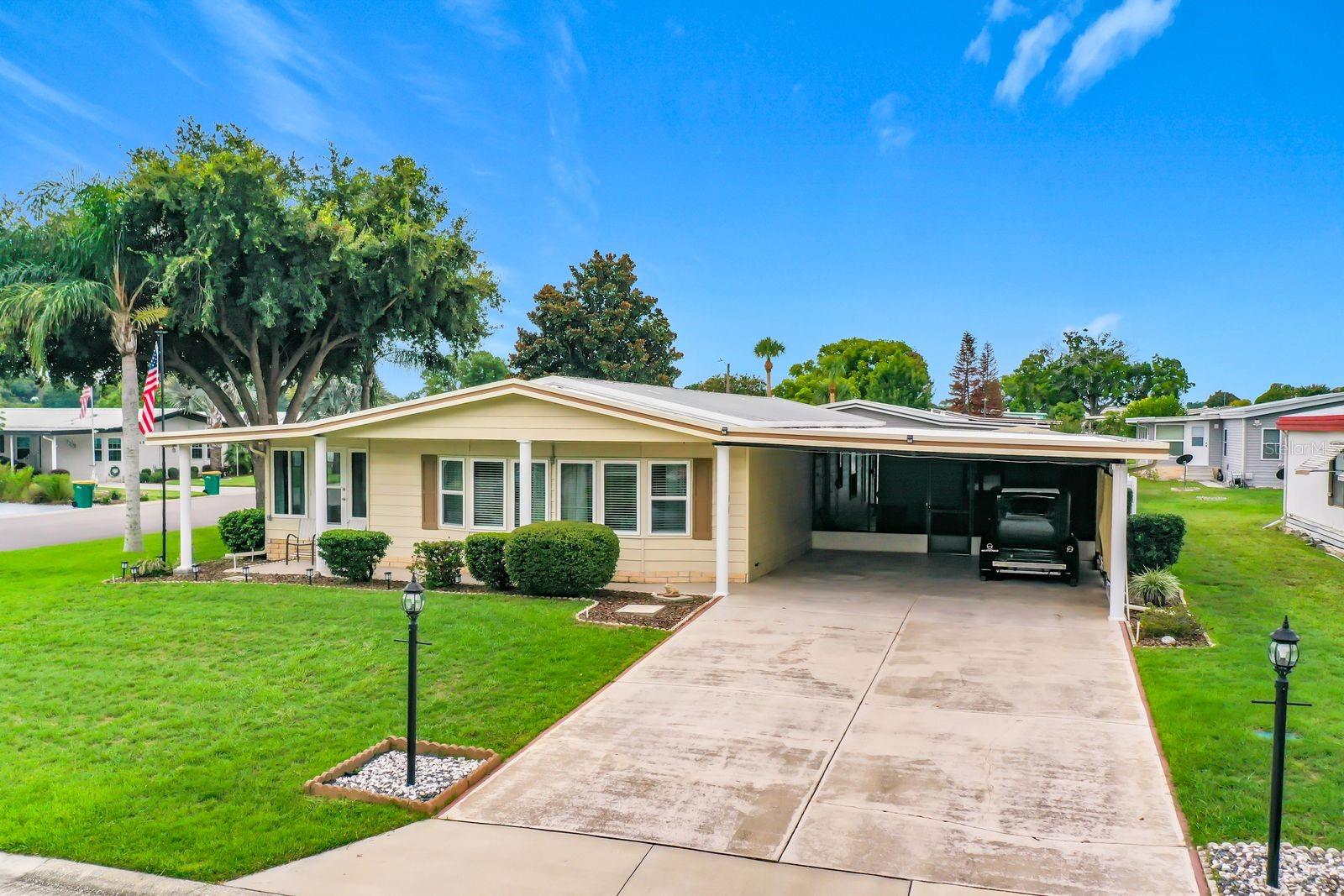 Listing photo 3 for 1690 Nassau Cir