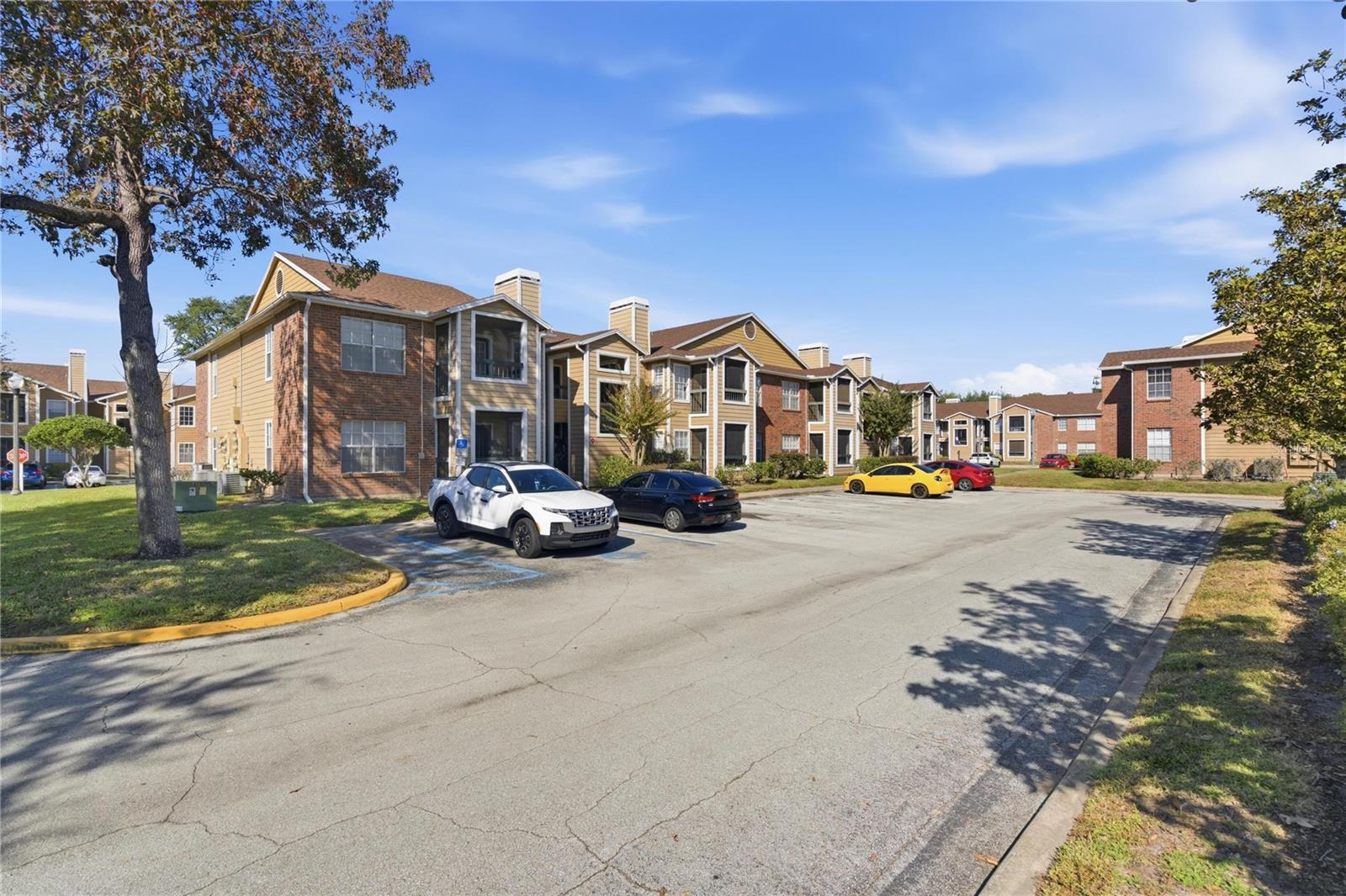 4401 THORNBRIAR LANE Unit R106