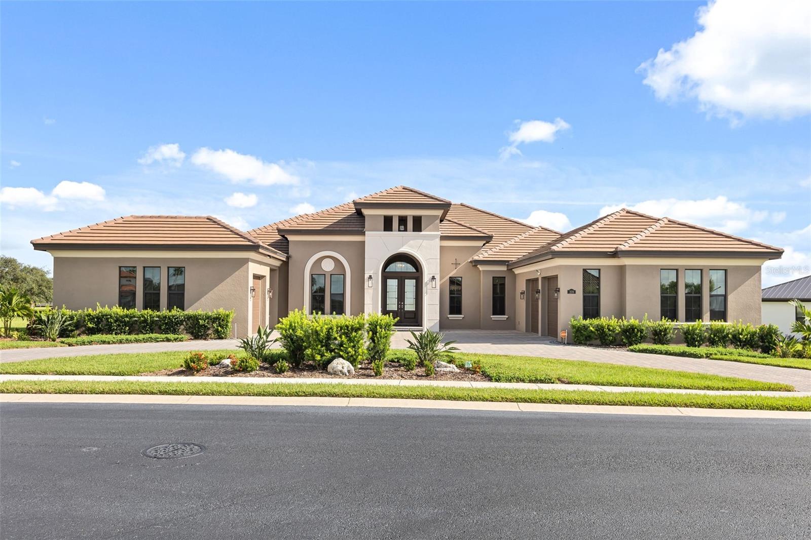 Listing photo 1 for 209 Pine Lilly Ct