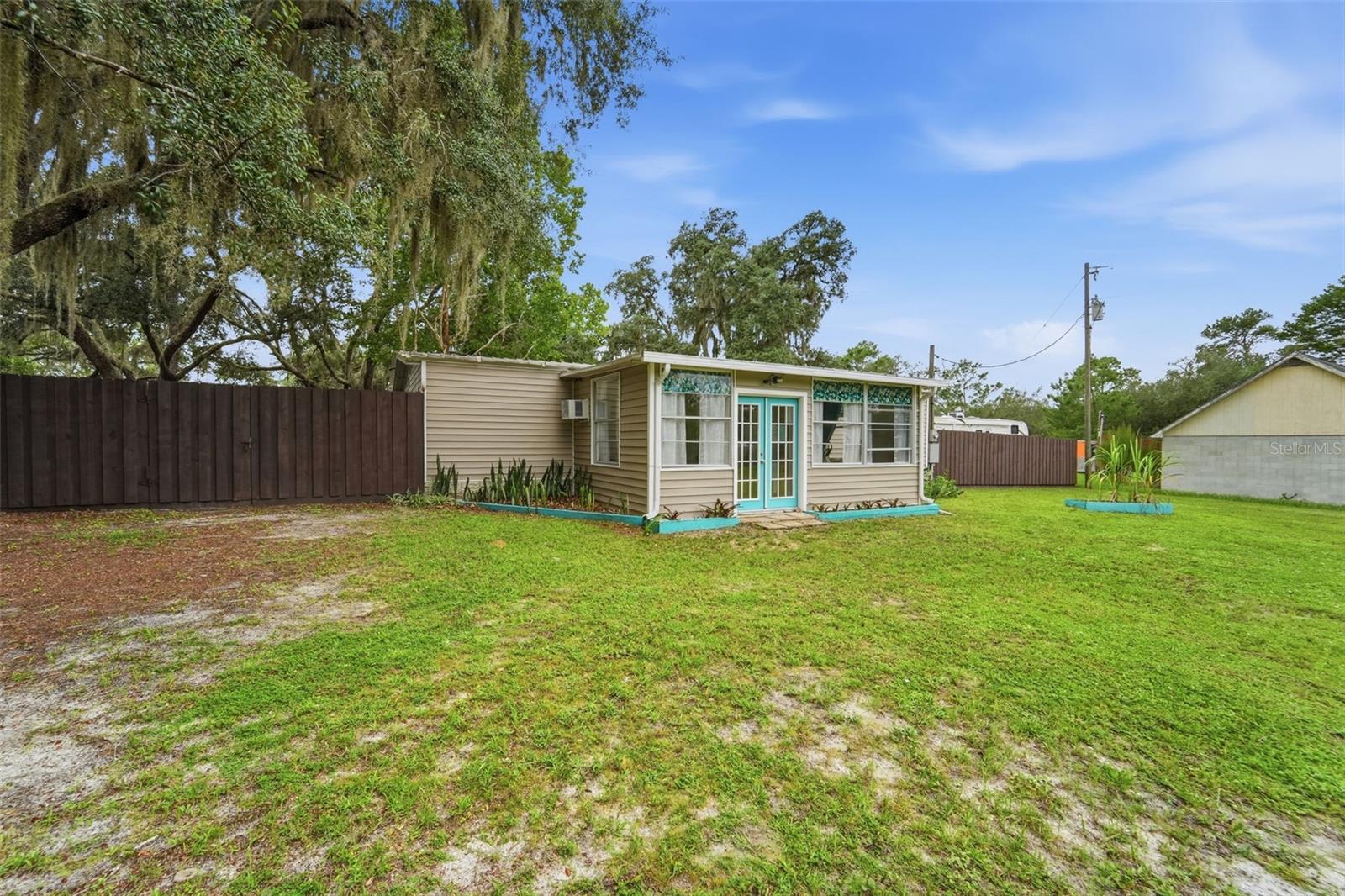 Listing photo 3 for 31622 Another Anna Rd