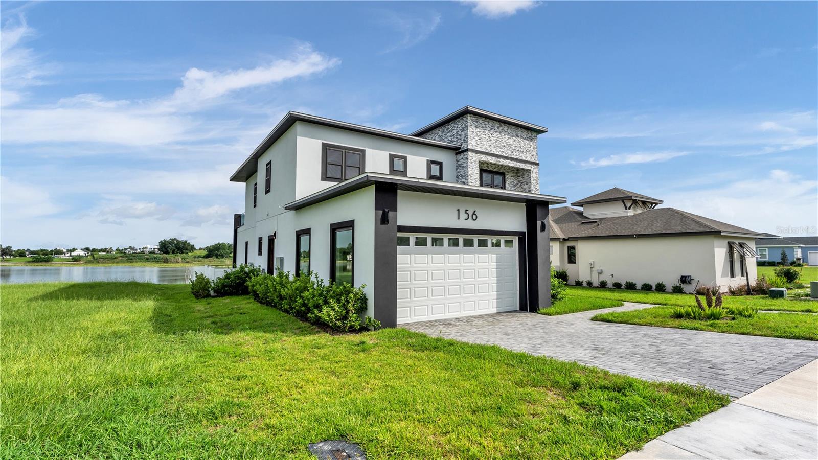 Listing photo 3 for 156 Caladium Ave