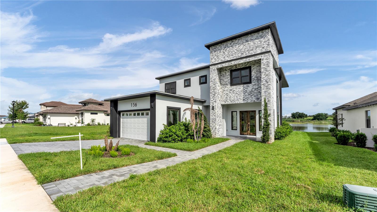 Listing photo 2 for 156 Caladium Ave