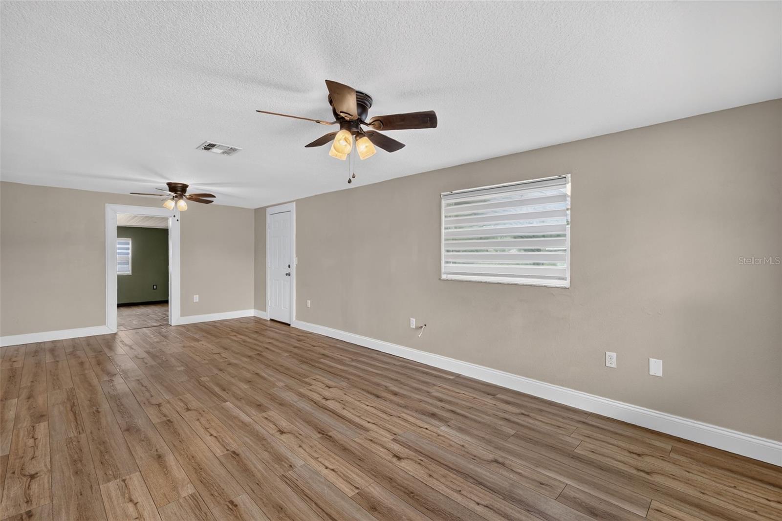 Listing photo 3 for 1111 Dora Ave