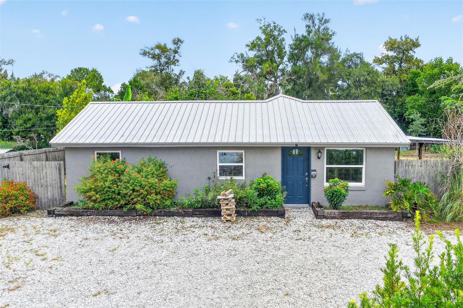 Listing photo 1 for 1111 Dora Ave