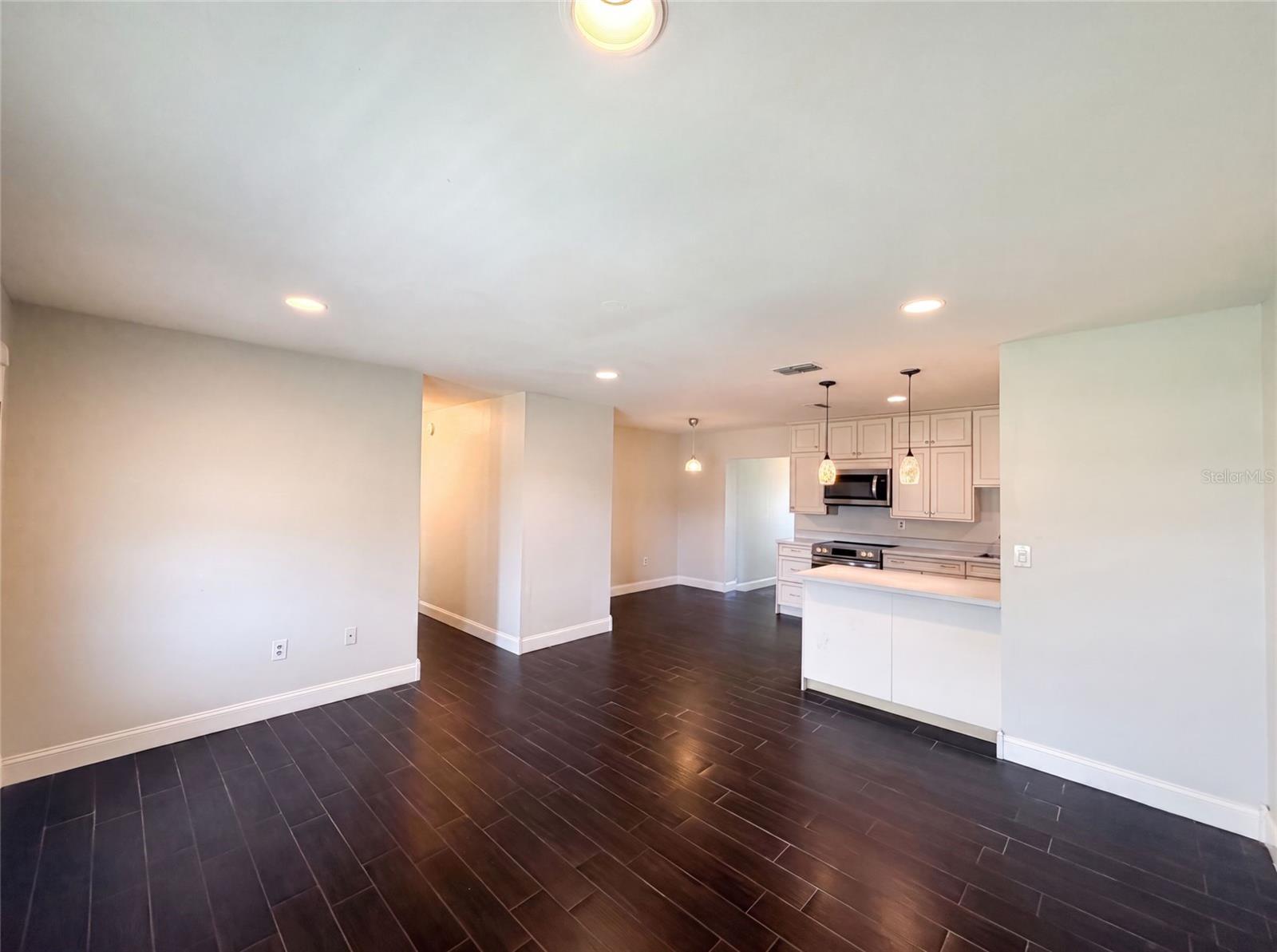 Listing photo 3 for 4147 Willow South Dr