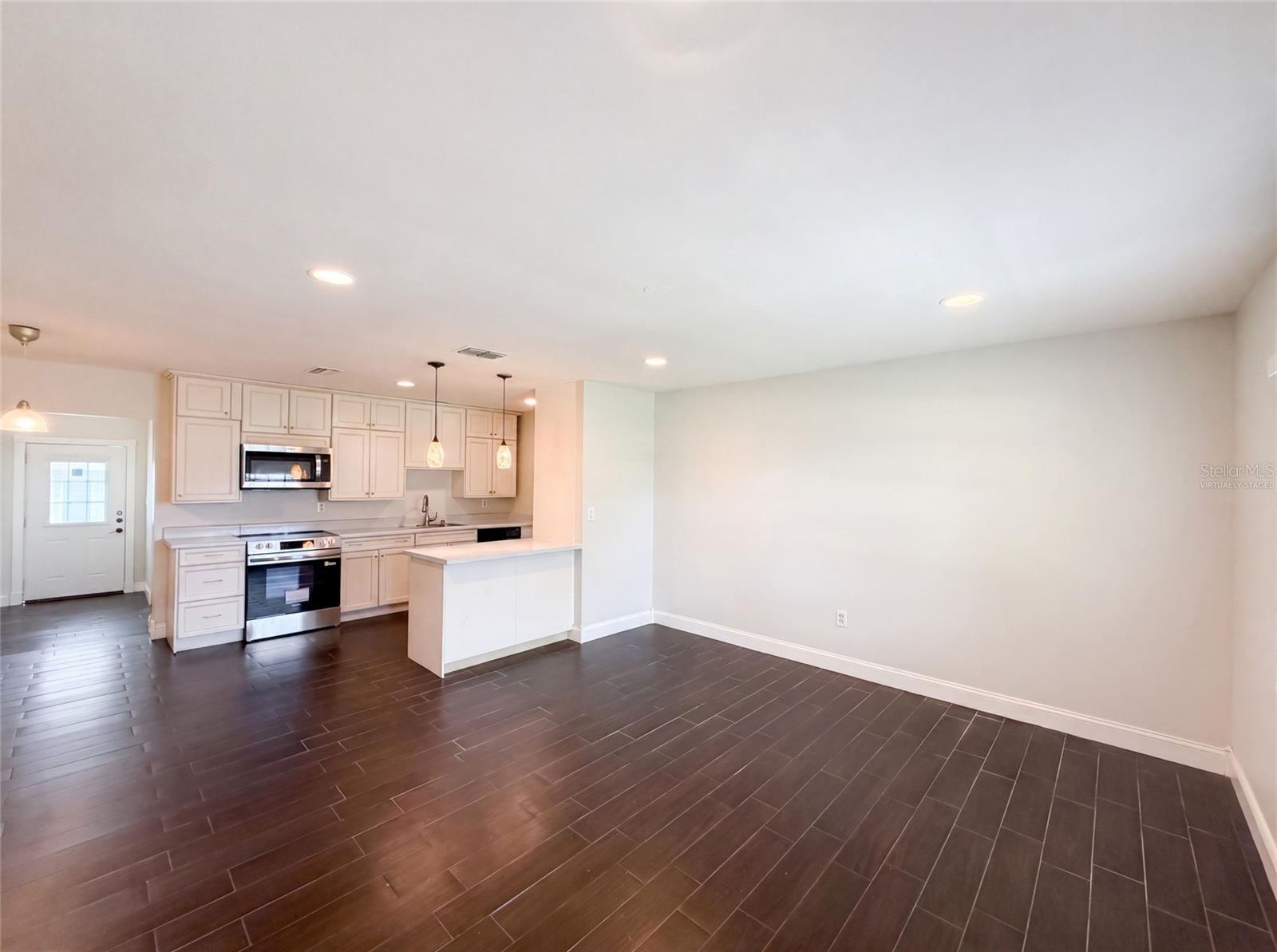 Listing photo 2 for 4147 Willow South Dr