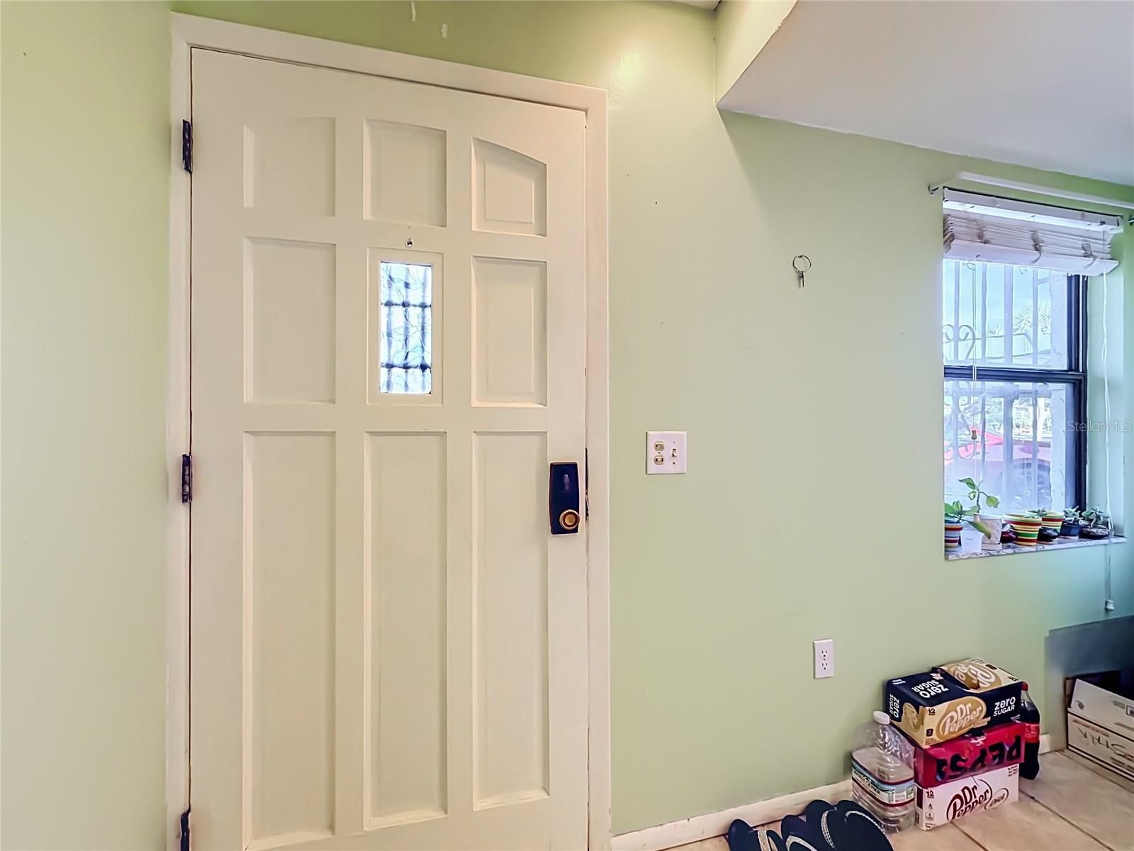 Listing photo 2 for 345 24th St Nw #1