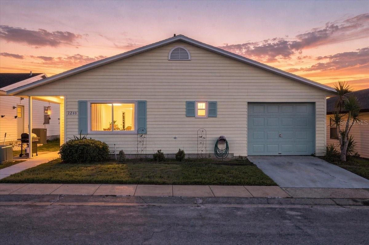 Listing photo 2 for 2240 Sea Island Cir N